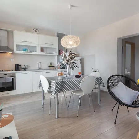 Sea View Ela Apartment *